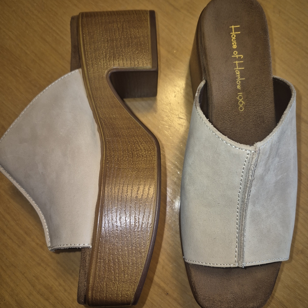 NWOT House of Harlow 1960 Women's Cream Platform Sandals SZ 9